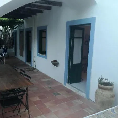 Vakantiehuis Casa Rosa E Casa Stella - Centro Panarea